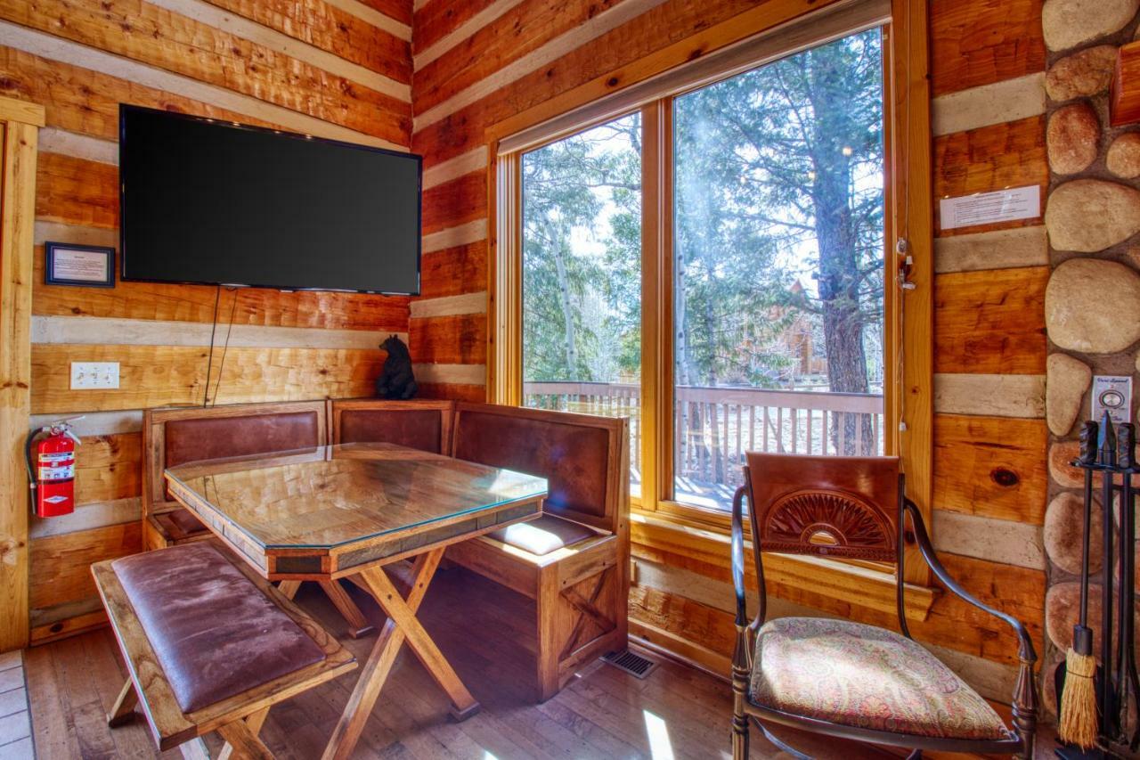 Timber Wolf Woodland Park Exterior foto