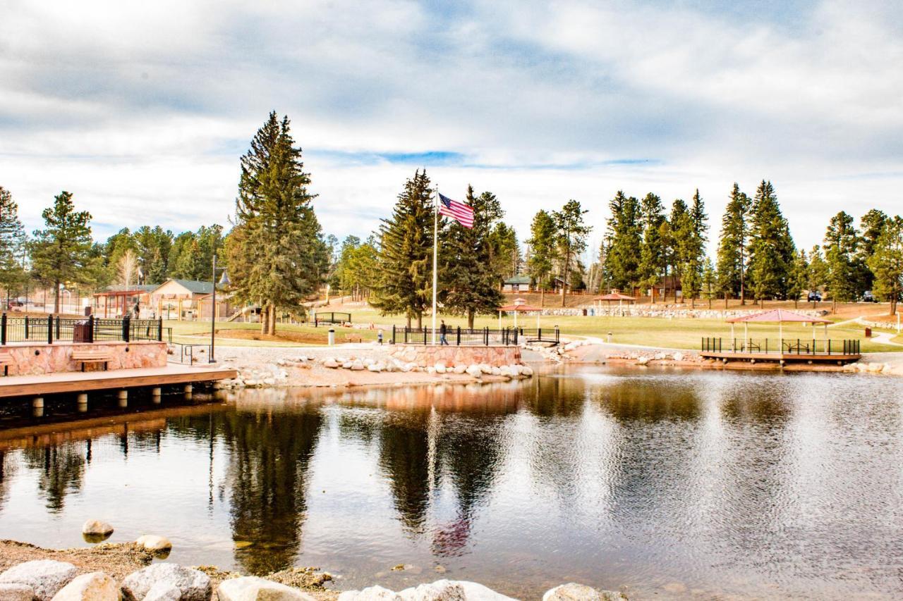 Timber Wolf Woodland Park Exterior foto